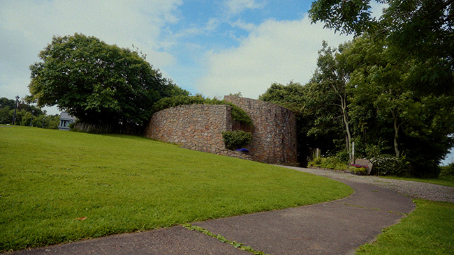 하루 일과 중 가장 중요한 시간이 이뤄지는 크리. 심장과 귀의 모양을 본따 지었다고 한다. (사진 제공 = 가톨릭한반도평화포럼 참가팀)<br>