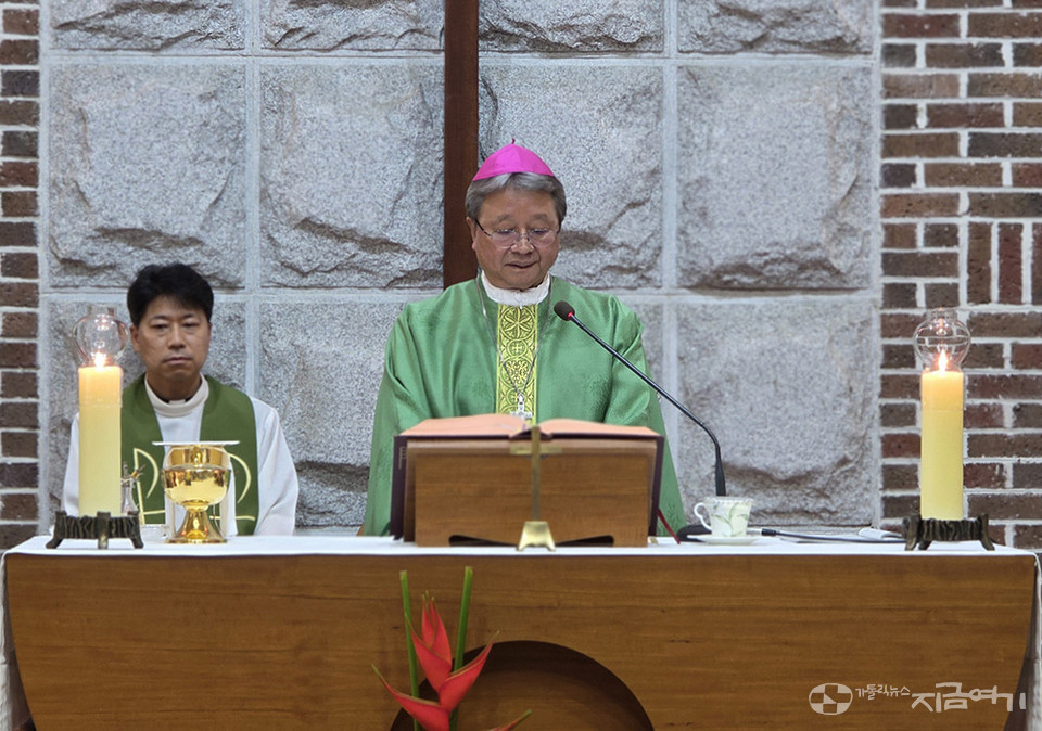 개막 미사에서&nbsp;강론하고 있는&nbsp;권혁주 주교.&nbsp;&copy;경동현 기자