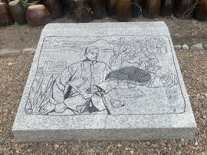 윤동주 시인의 짧은 생애를 그린 연환화풍 비석. ⓒ2025 만주평화순례단