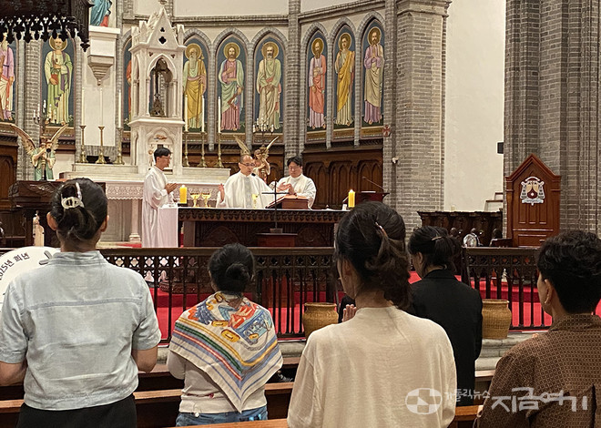 9월 30일 서울 주교좌 명동대성당에서 1483회 서울대교구 민족화해위원회 '민족의 화해와 일치를 위한 미사'가 가자 지구의 평화를 지향으로 봉헌됐다. ⓒ정현진 기자&nbsp;<br>