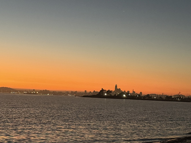 교회는 세상을 순례하는 나그네이고, 마지막에 도착할 영혼의 고향을 그리워한다. 어둠 저편에 빛나는 불빛을 따라, 성실하게 생을 채워 가야지. 눈물과 기쁨 어느 것도 환영하면서 생을 맛보아야지. ©박정은<br>