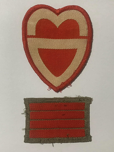 전역할 때 군복에 붙어 있던 계급장과 사단 마크를 떼었다.&nbsp;©김지환<br>