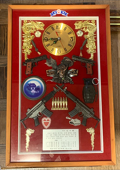 후배들이 선물해 준 방패&nbsp;©김지환<br>