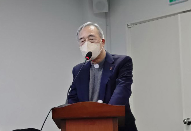 12월 12일 '제주의 비핵지대 선언을 위한 제언' 토론회 격려사를 하는 강우일 주교.&nbsp;(사진 제공 = 신강협)<br>