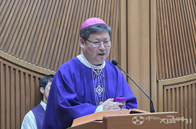 파견 미사 때 조별 나눔 발표 이후 발언하고 있는&nbsp;정순택 대주교.&nbsp;©경동현 기자<br>