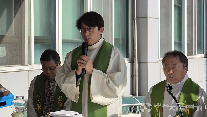 강론하고 있는&nbsp;의정부교구 생태환경위원장 김승연 신부.&nbsp;ⓒ경동현 기자<br>