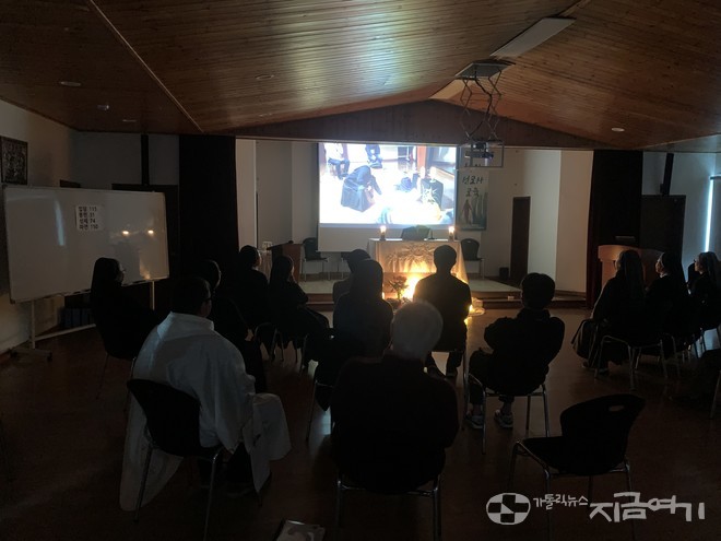 1월 30일 해외 선교사 파견 미사에는 교육생과 각 선교회, 수도회, 교구 손님이 축하의 자리를 함께했다. ⓒ김지환 기자<br>