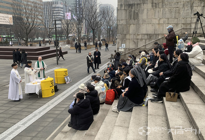 시국 미사를 드리는 참가자들.&nbsp;©김지환 기자<br>