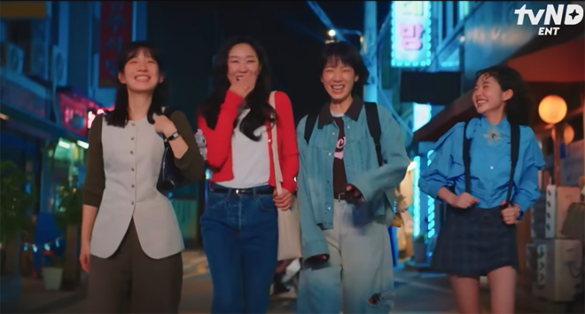 기숙사 방짝 4인방, 여성 간의 잔잔하고 따뜻한 연대를 보여 준다. (화면 출처 = ‘언더커버 미쓰홍’, 유튜브 tvN DRAMA 동영상 갈무리)