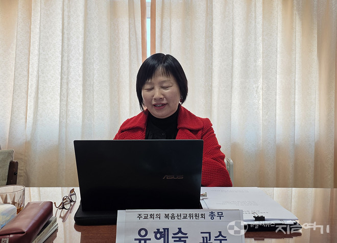 주교회의 복음선교위원회 유혜숙 신임 총무가 지난 3월 13일 주교회의 복음선교위원회 회의 이후 가톨릭뉴스지금여기와 인터뷰하고 있다. ⓒ경동현 기자<br>